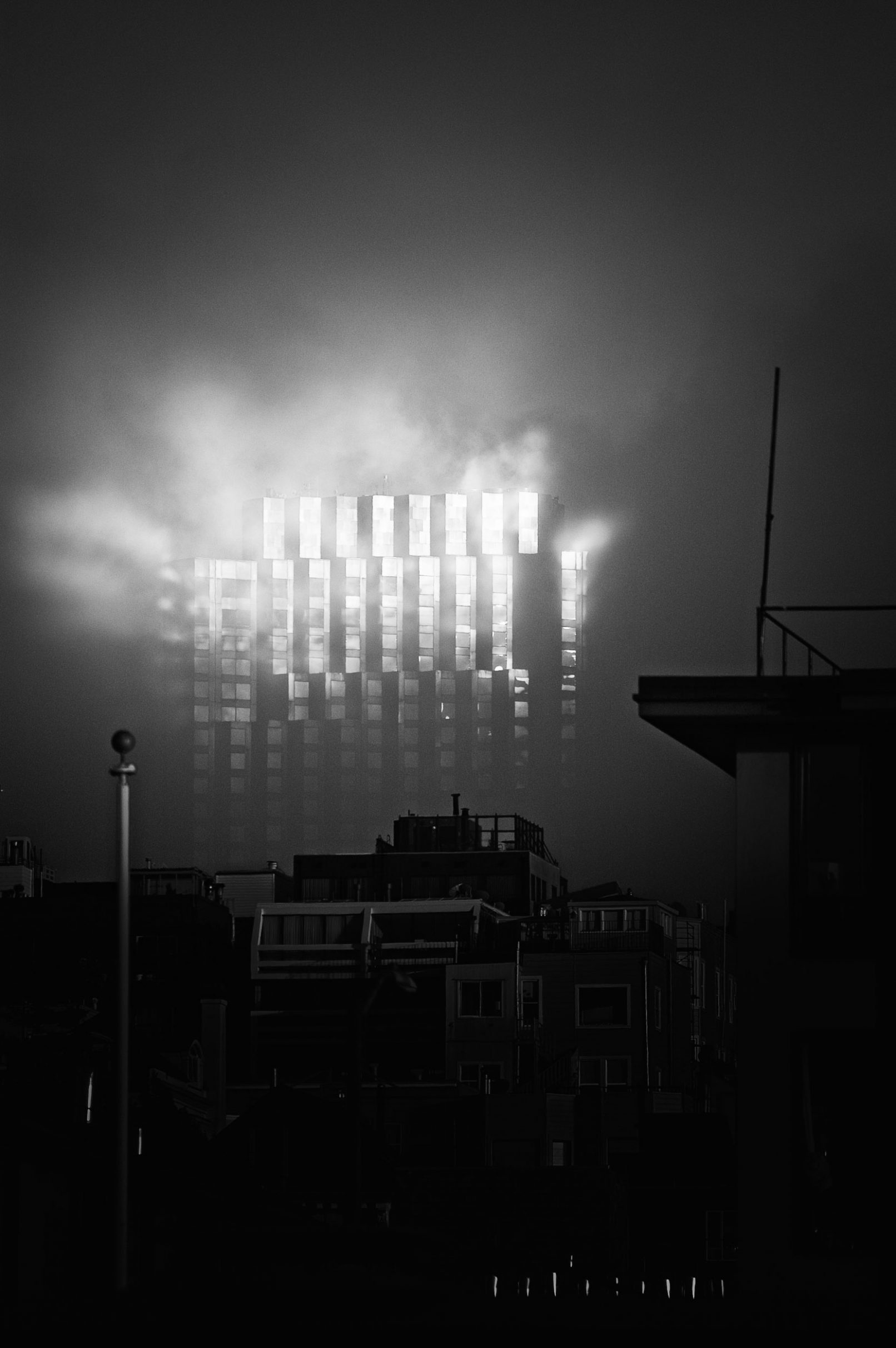 Fog surrounding San Francisco building