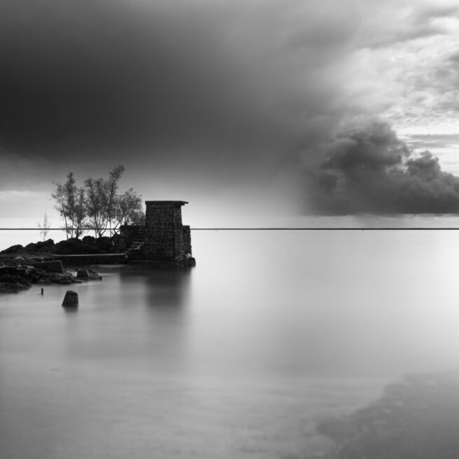 Hawaii tranquil water with clouds