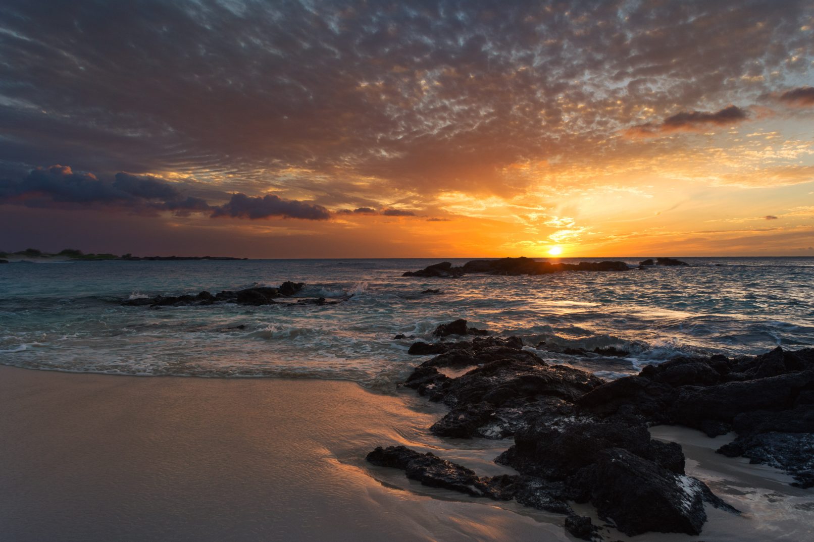 Hawaii, Makalawena Beach sunset